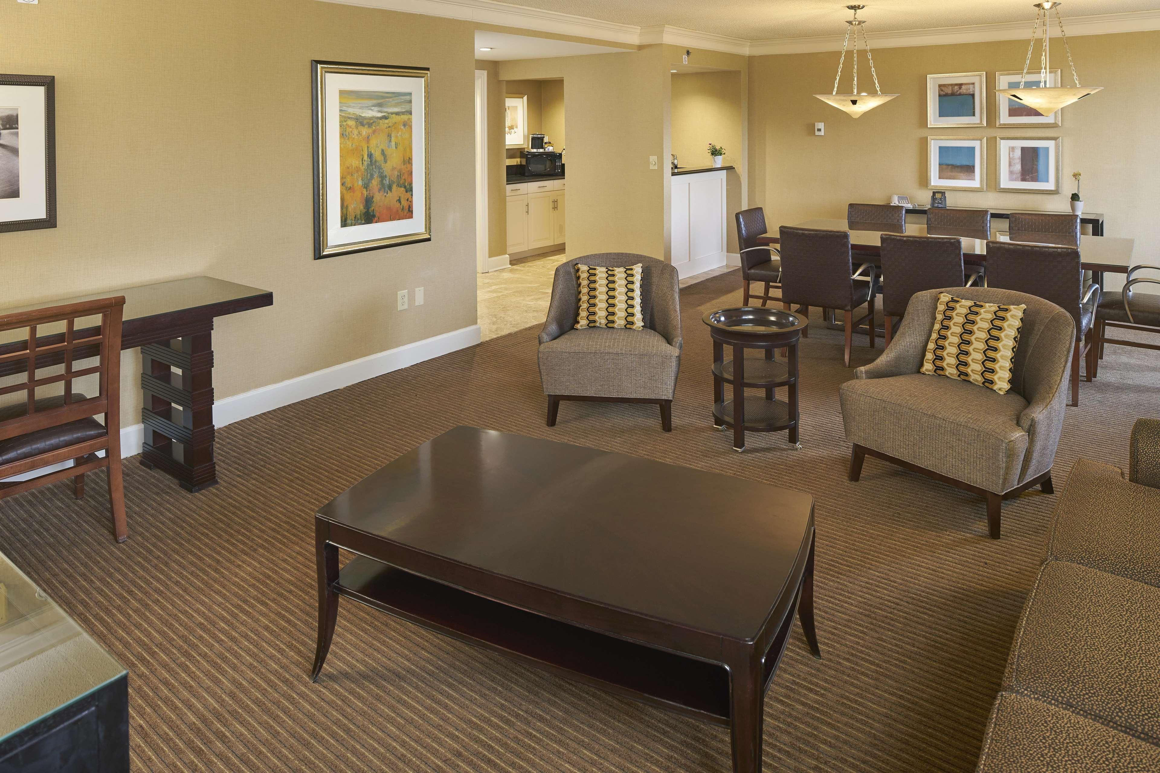 Hilton Raleigh North Hills Hotel Интериор снимка