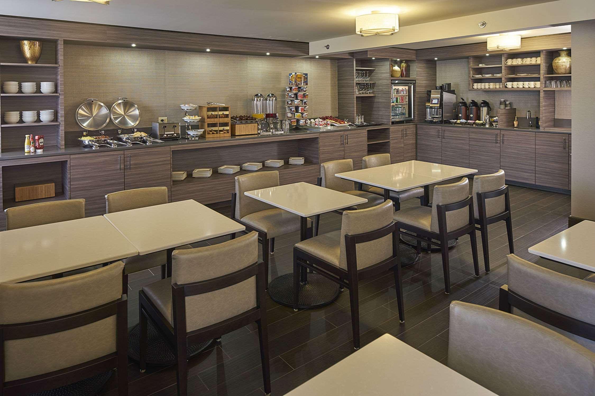 Hilton Raleigh North Hills Hotel Екстериор снимка