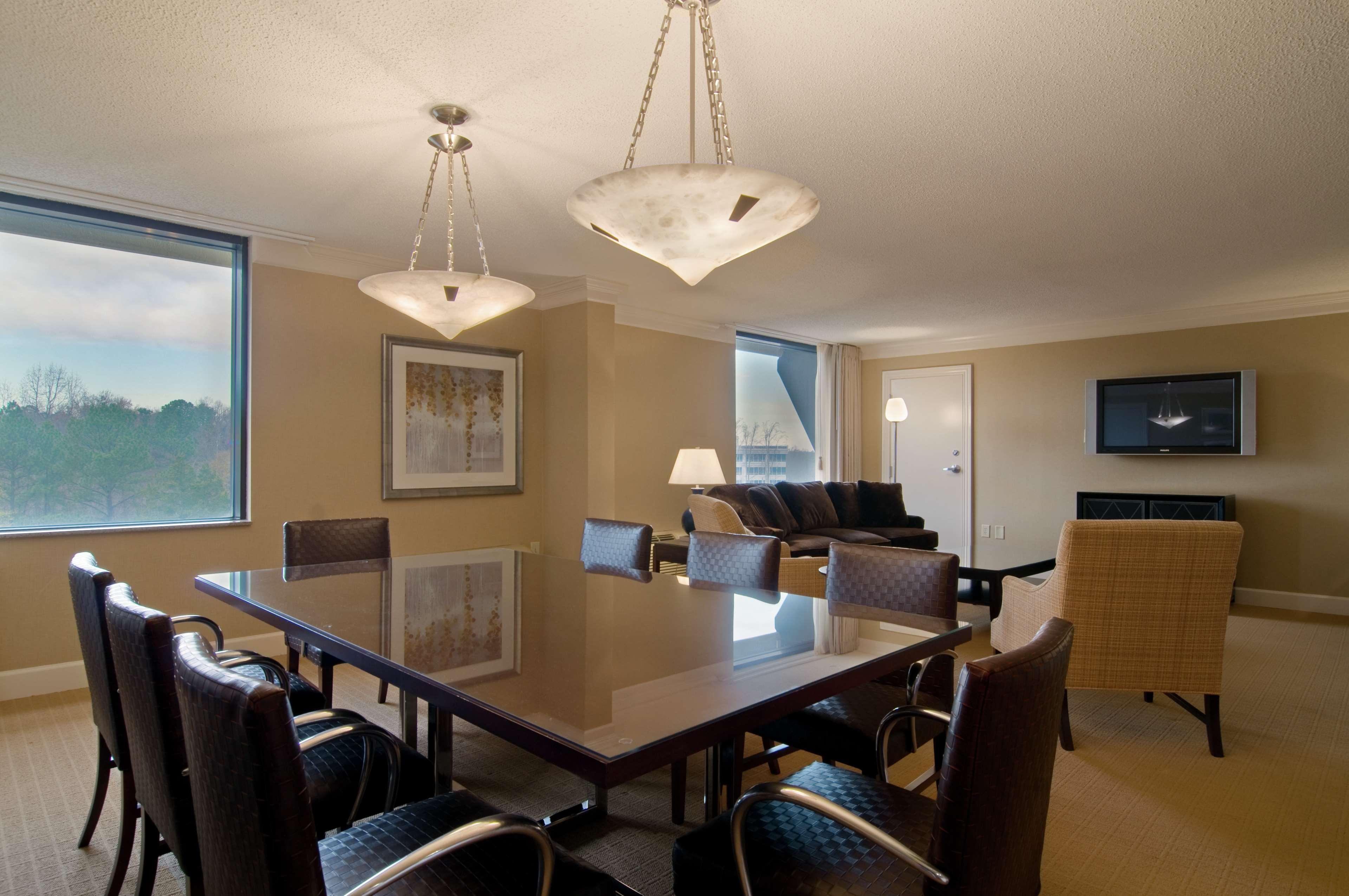 Hilton Raleigh North Hills Hotel Екстериор снимка