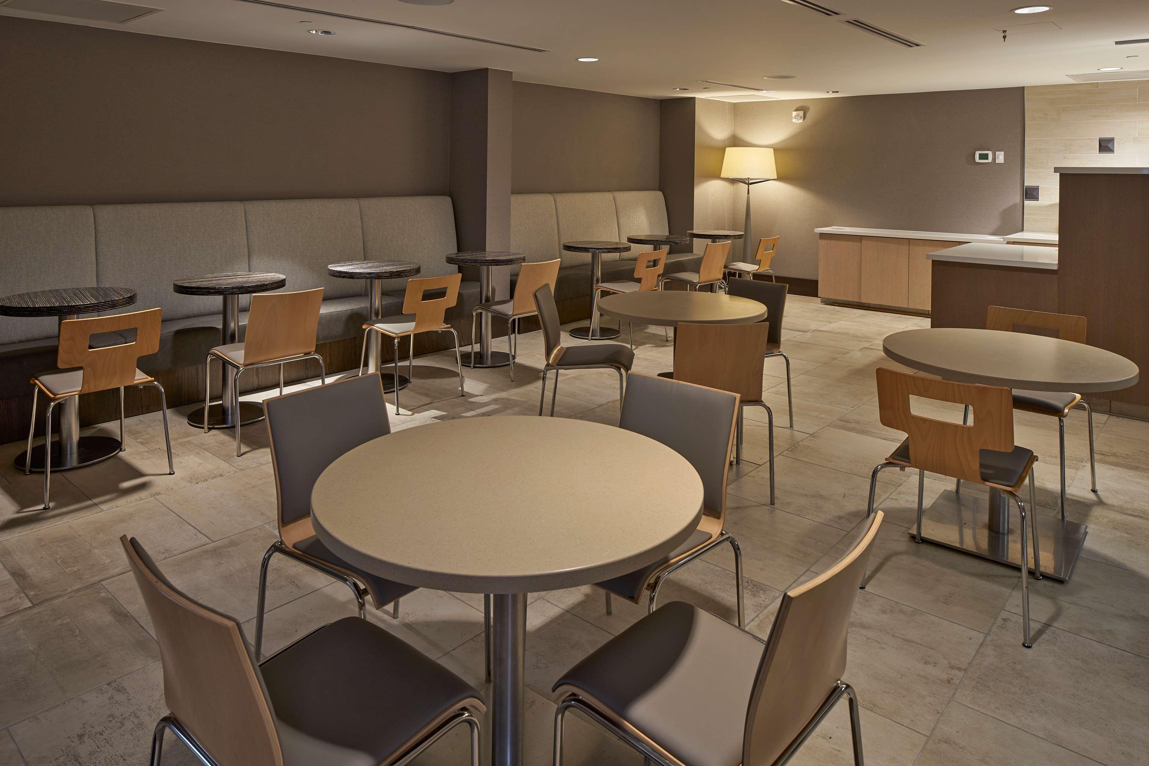 Hilton Raleigh North Hills Hotel Съоръжения снимка