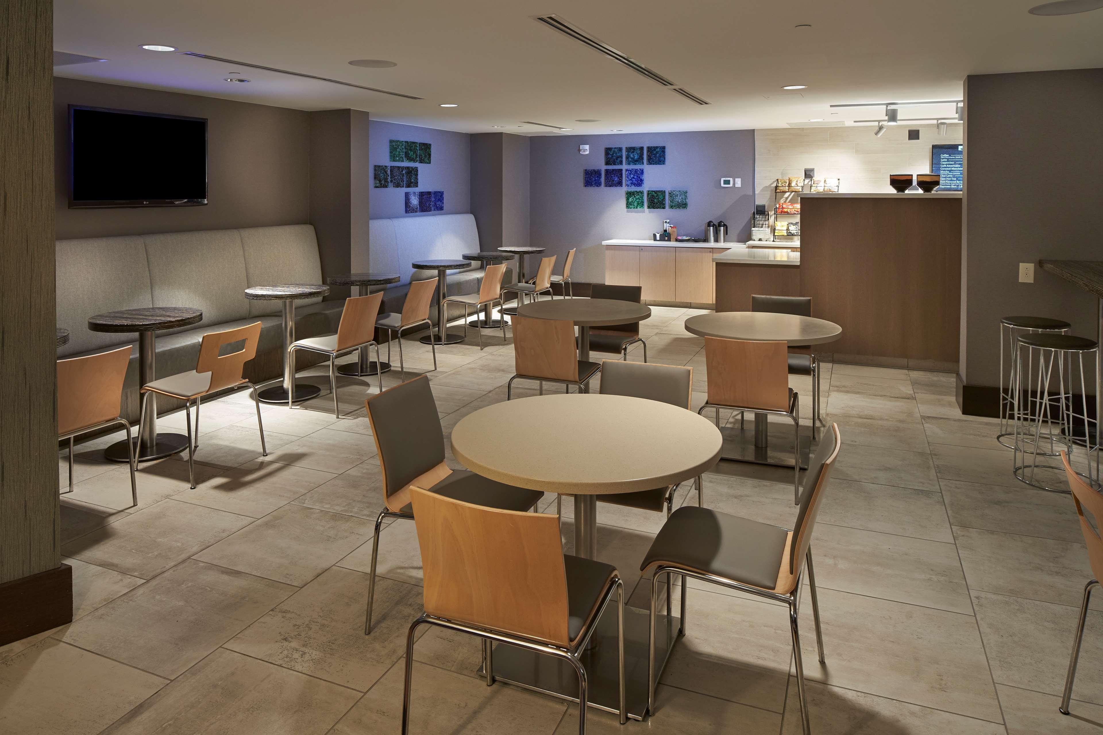 Hilton Raleigh North Hills Hotel Екстериор снимка