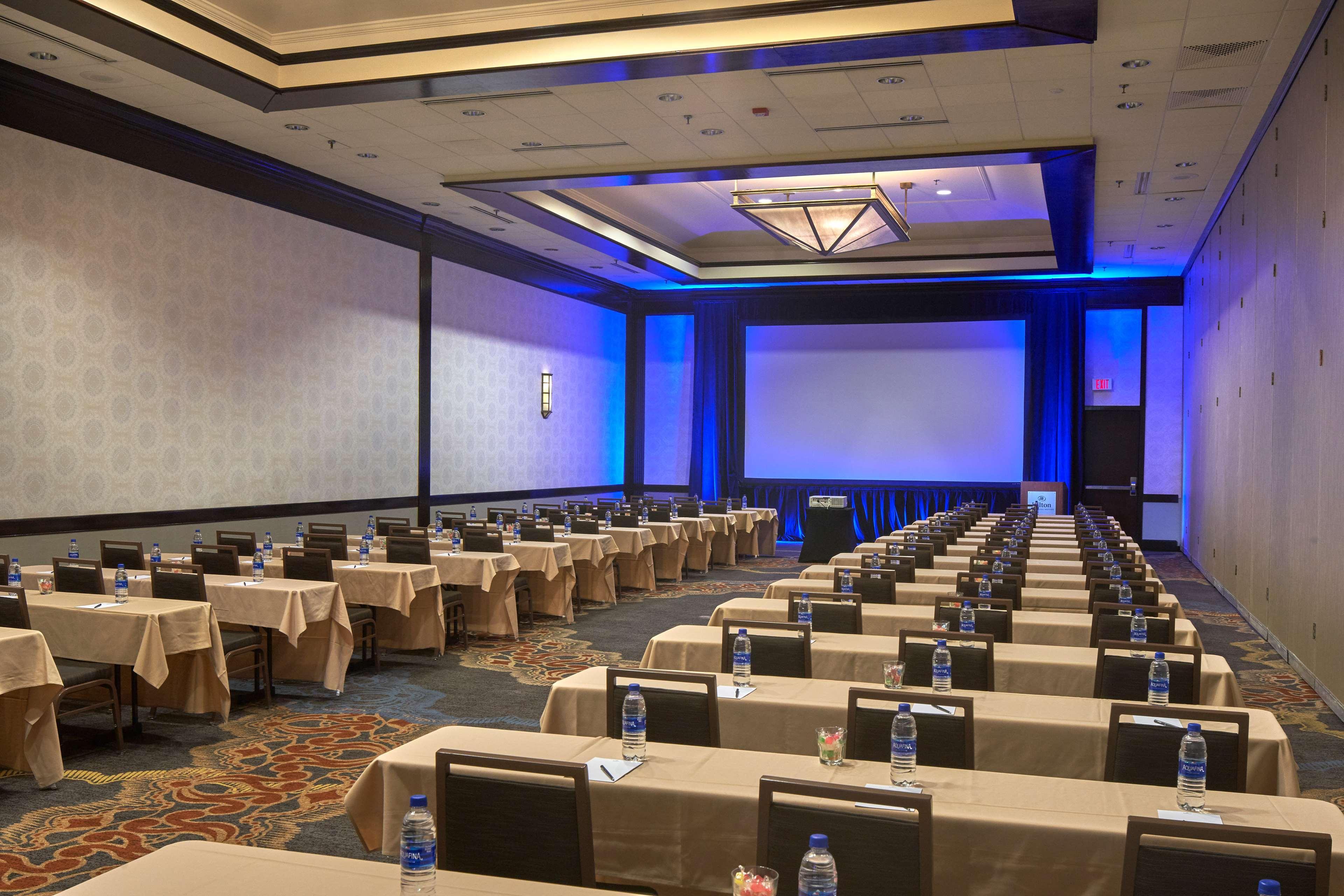 Hilton Raleigh North Hills Hotel Екстериор снимка