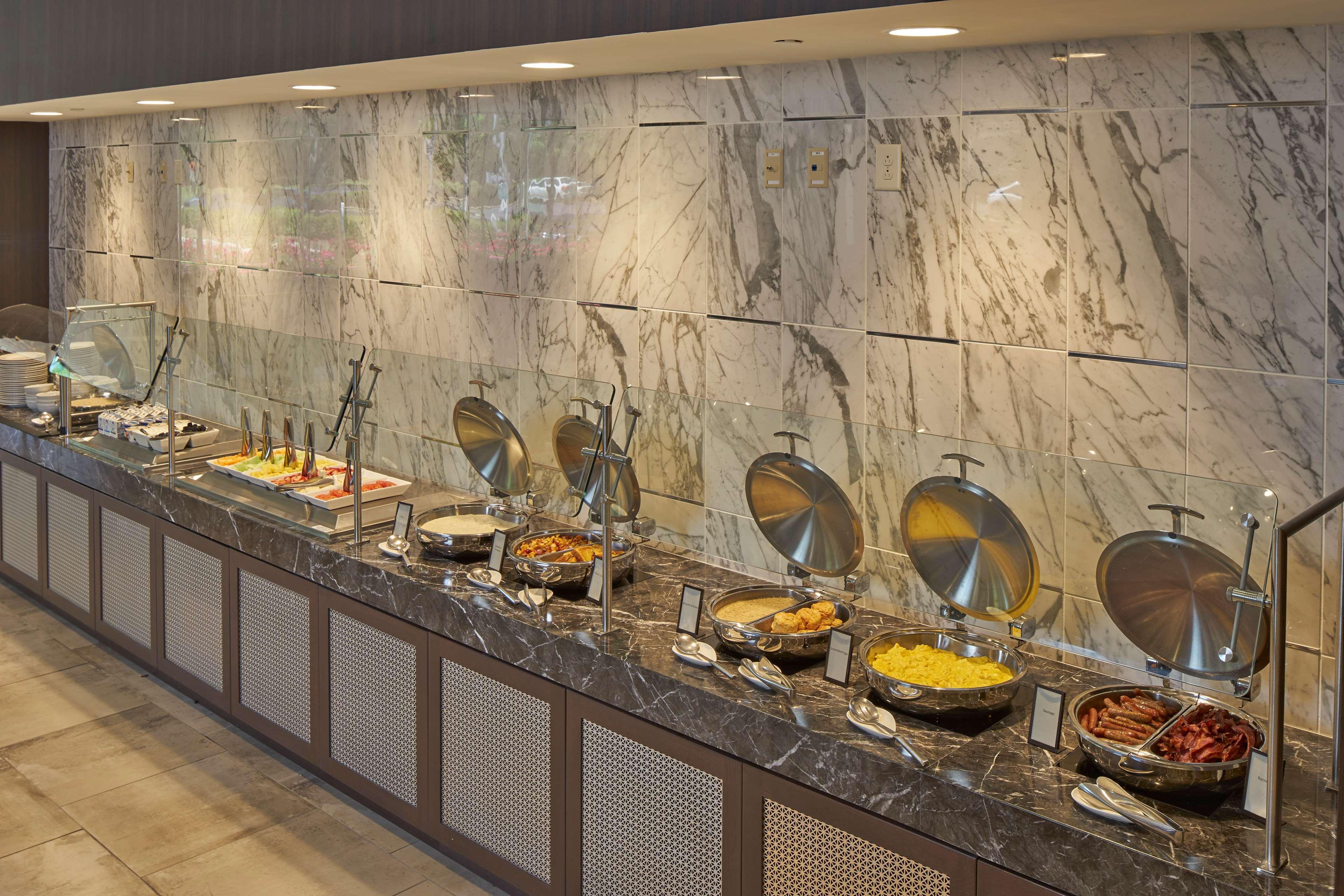 Hilton Raleigh North Hills Hotel Ресторант снимка
