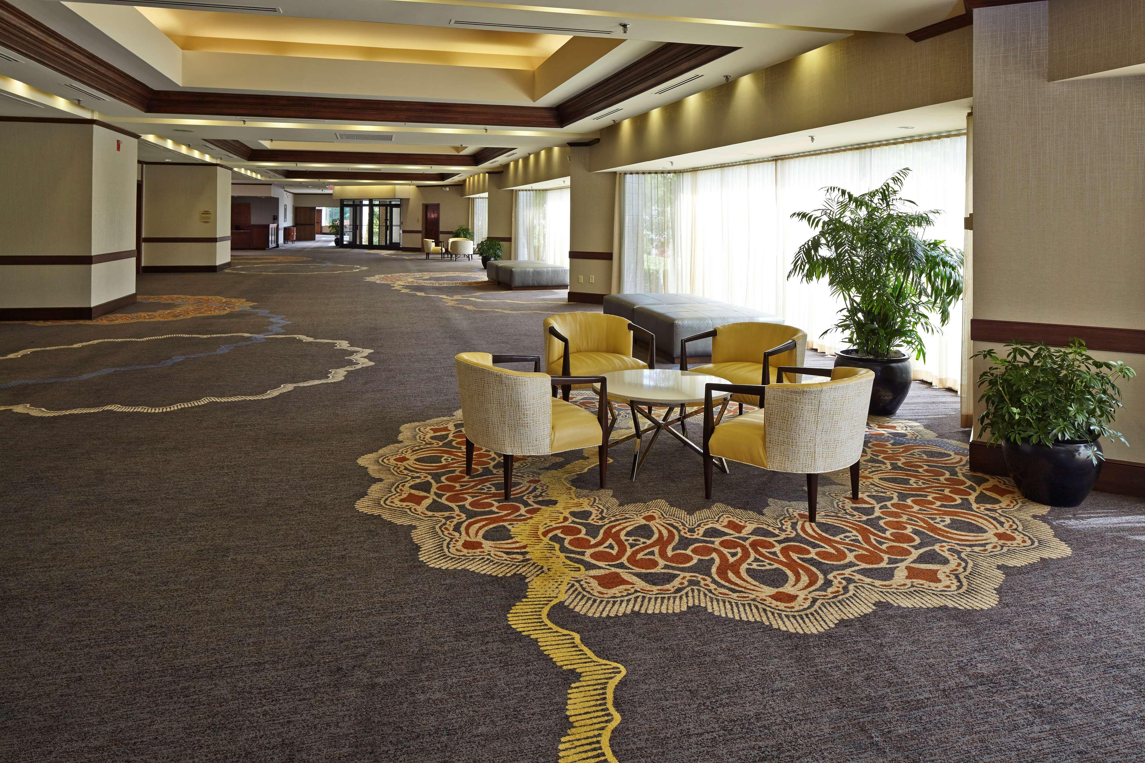 Hilton Raleigh North Hills Hotel Екстериор снимка