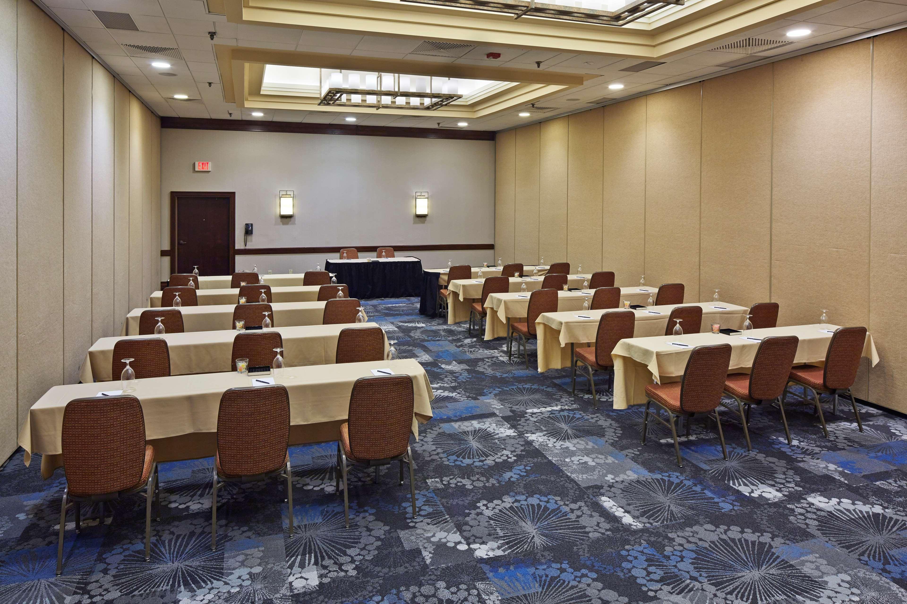 Hilton Raleigh North Hills Hotel Екстериор снимка