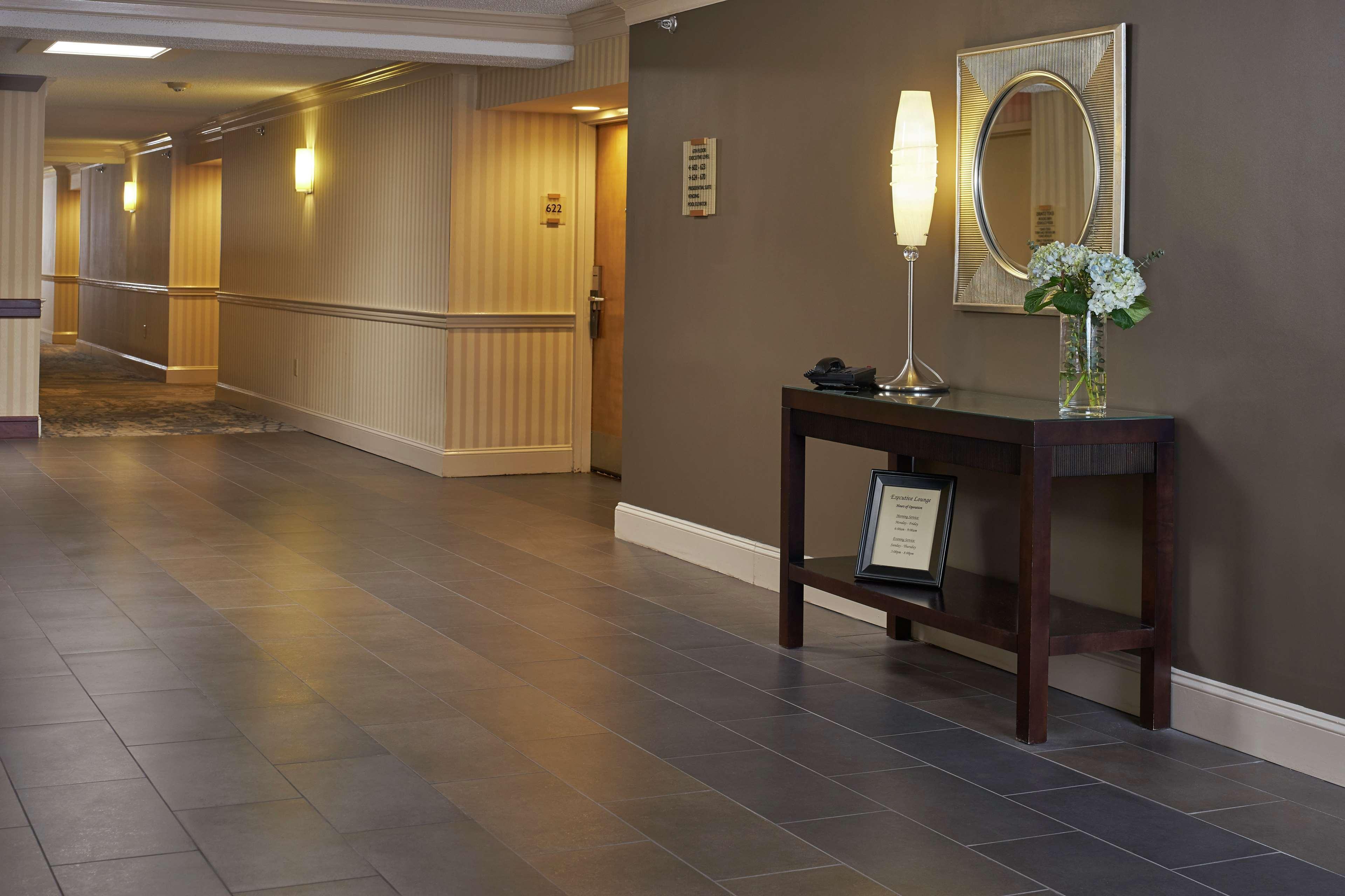 Hilton Raleigh North Hills Hotel Интериор снимка