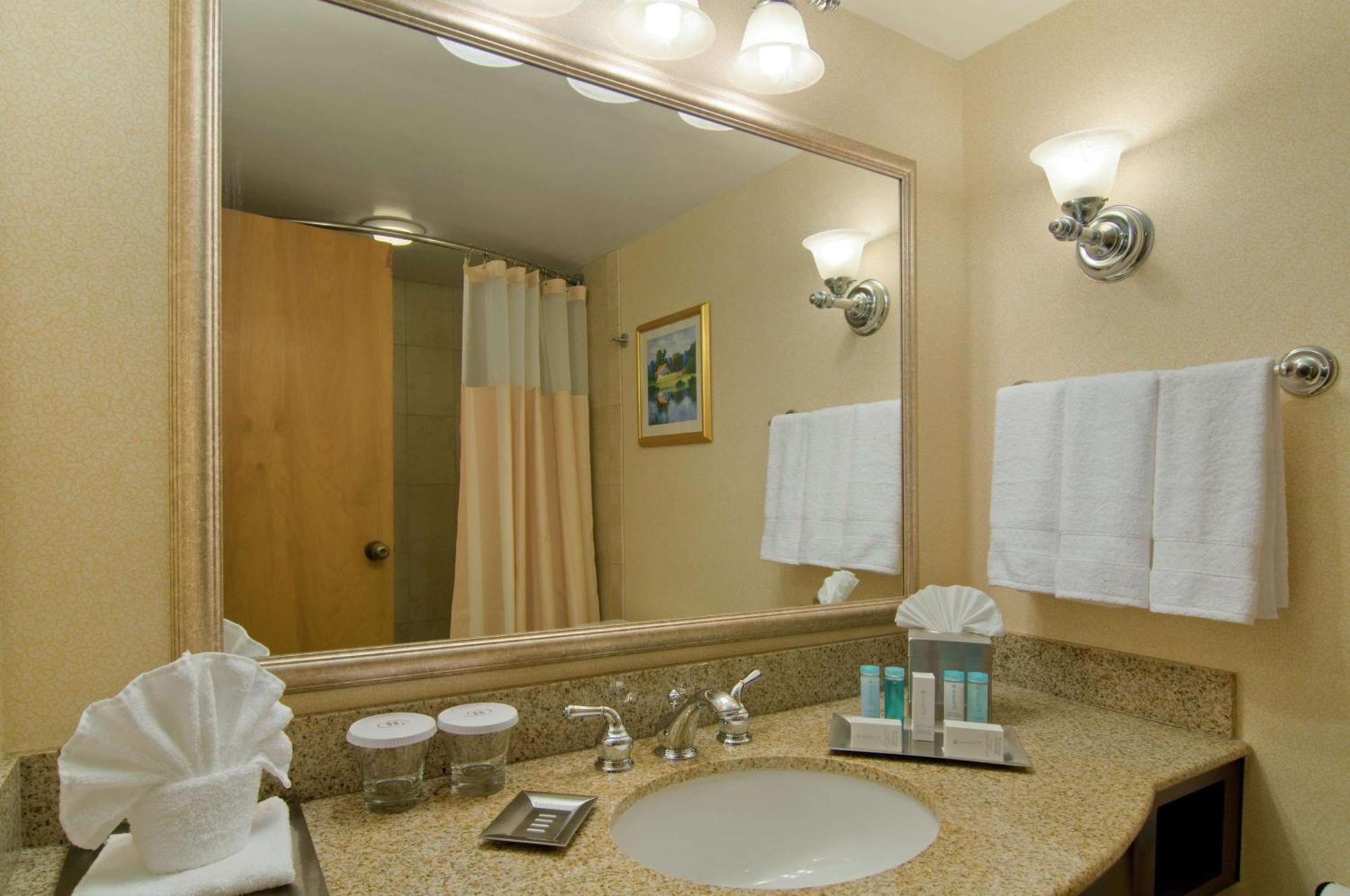 Hilton Raleigh North Hills Hotel Екстериор снимка
