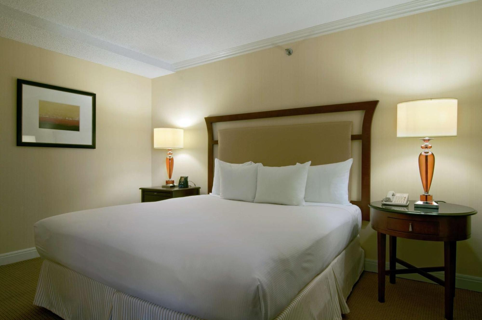 Hilton Raleigh North Hills Hotel Екстериор снимка