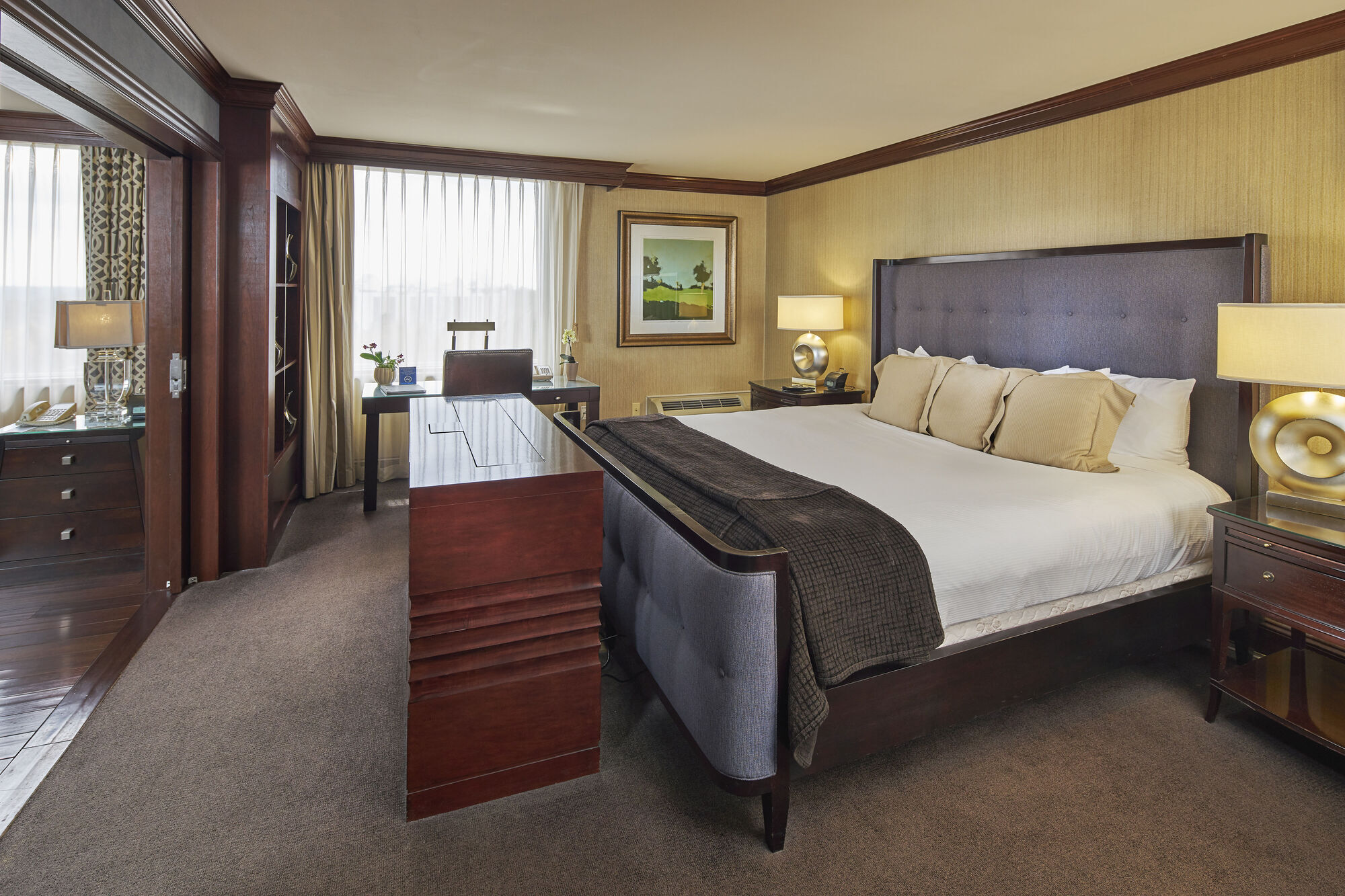 Hilton Raleigh North Hills Hotel Стая снимка